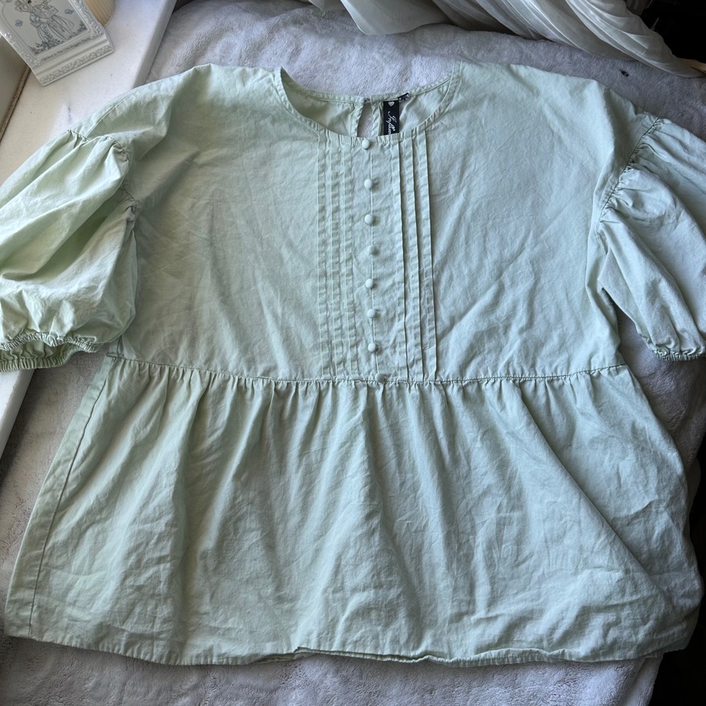 Cottage Core Pastel Green Peasant Style Blouse Button Accent Puff Sleeve